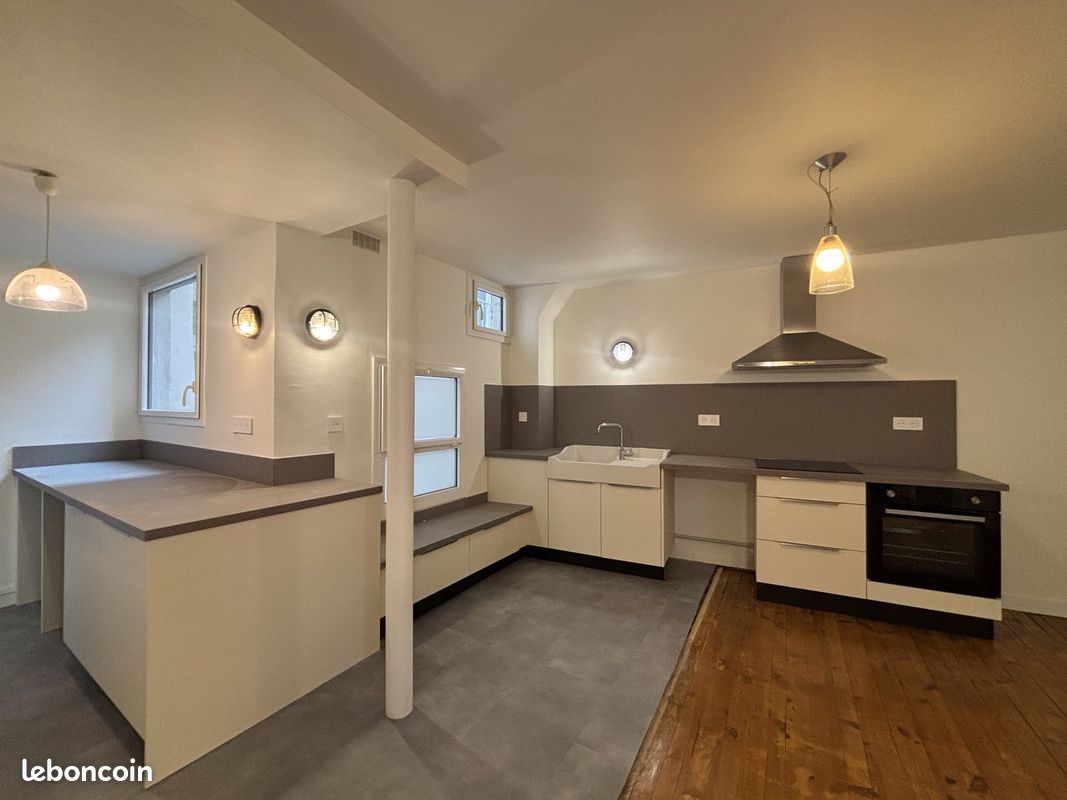 Appartement 5 pièces 179 m² · à Clermont-Ferrand · 179 m² · 1 235 €/mois