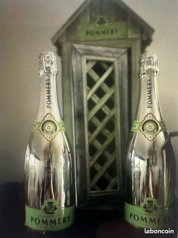 Lot deco pommery bouteilles factice et cabane (image 1)