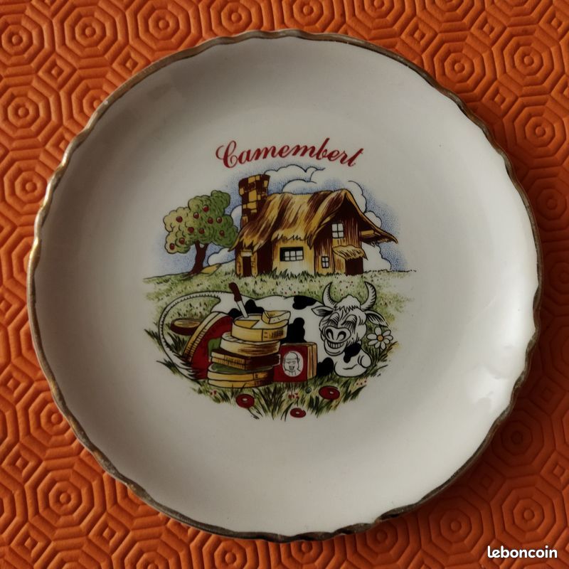 10 assiettes à fromages de chez Moulin des loups en bon état