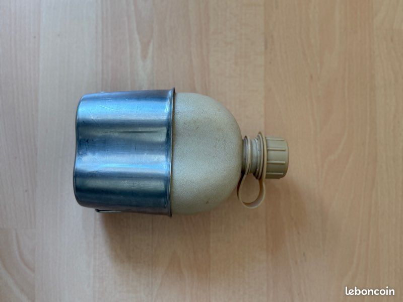 Gourde et quart militaire (image 1)