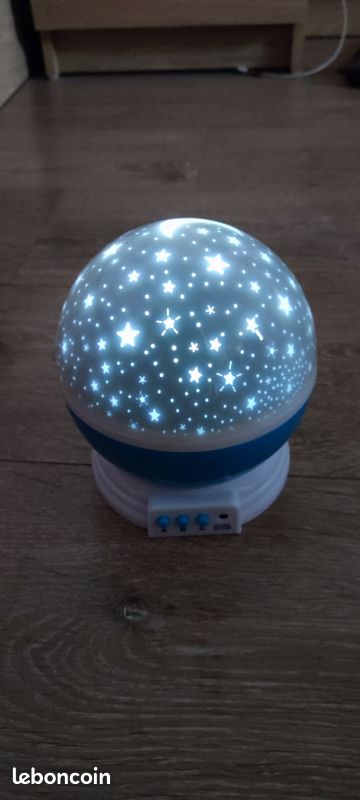 Veilleuse projecteur d'étoiles rotatif (image 3)