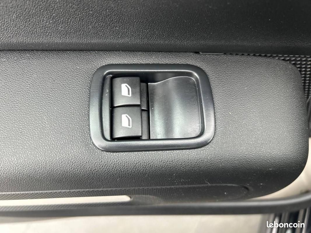 Citroën C3 PureTech 83 S&S BVM5 - Feel Pack (image 15)