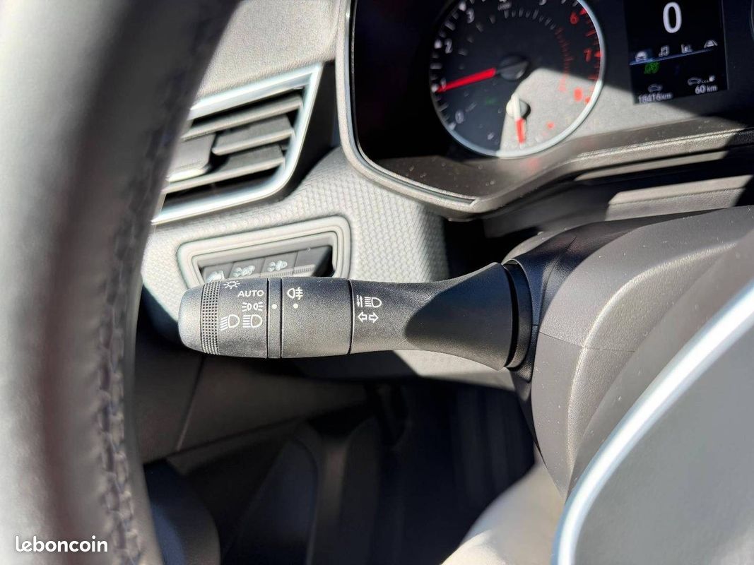 RENAULT Clio TCe 90 Equilibre (image 30)