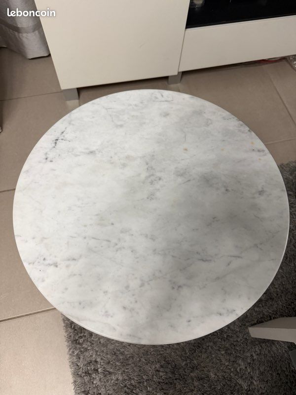 Table tulipe ronde en marbre blanc – Ø 50 cm (image 2)