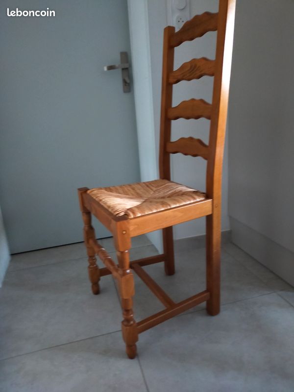 Chaises en bois (image 1)