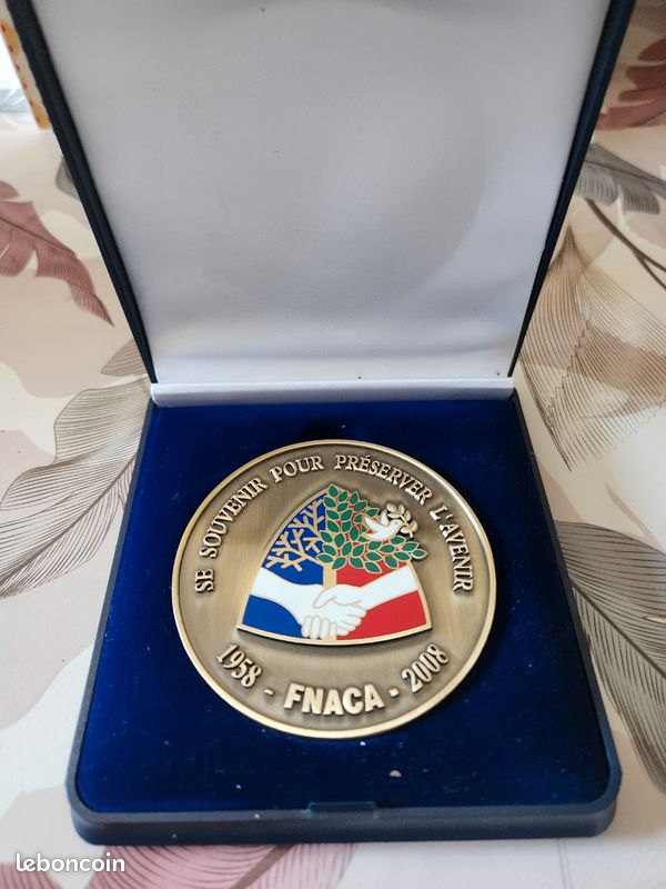 Médaille Commémorative En Bronze - 50e Anniversaire Congrès Départemental Montivilliers