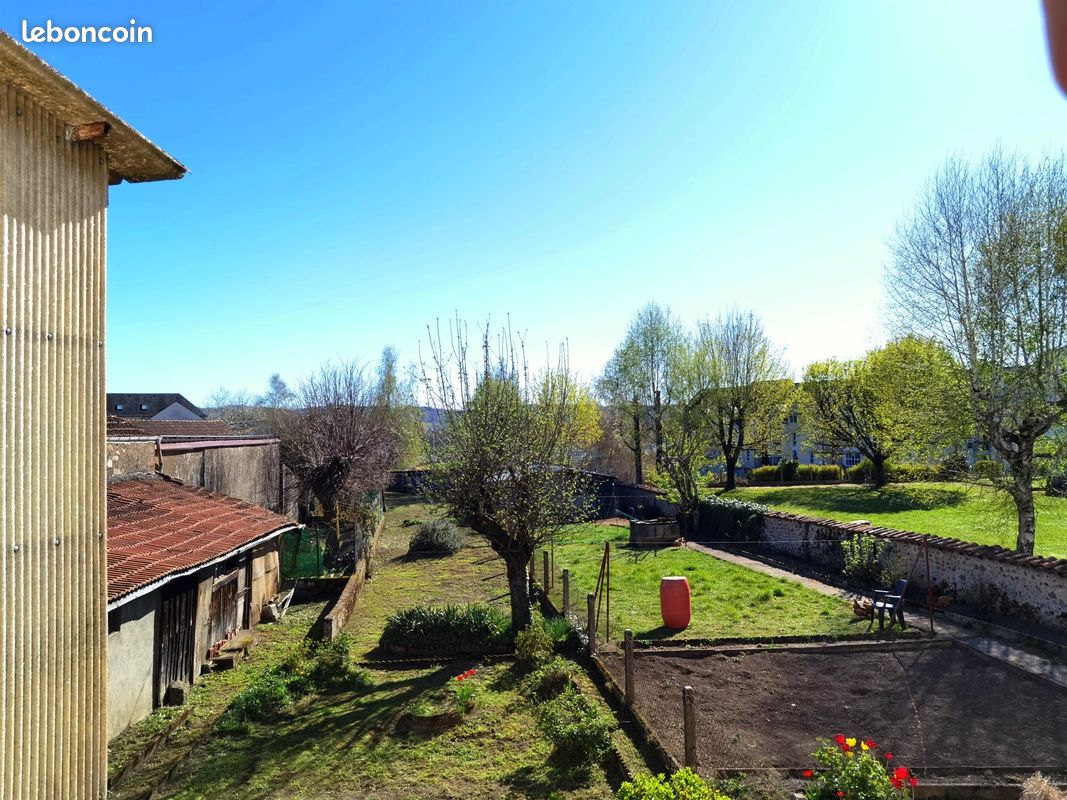 Maison 6 pièces 136 m² · à Arpajon-sur-Cère · 136 m² · 107 000 €