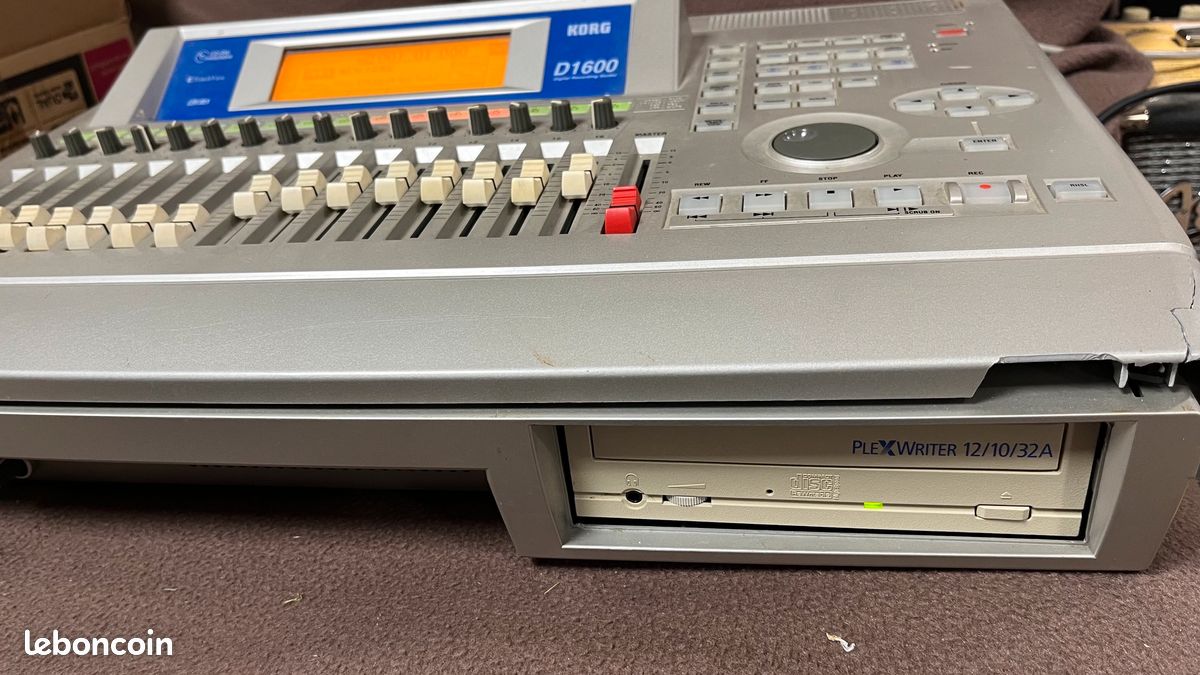 Enregistreur Studio Multipiste Korg D1600 (image 3)