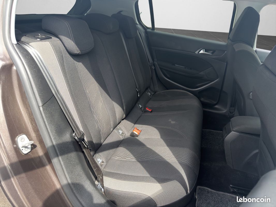 PEUGEOT 308 1.2 PureTech 110ch SS BVM5 Allure (image 11)