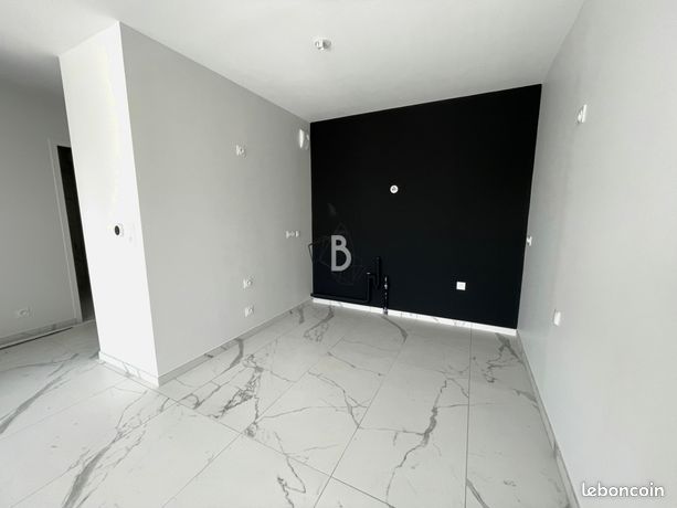 https://img.leboncoin.fr/api/v1/lbcpb1/images/2d/ce/61/2dce619157f4ade5a040856c5e6a40ed3047424a.jpg?rule=ad-image