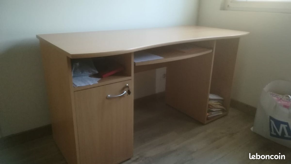 Bureau (image 2)
