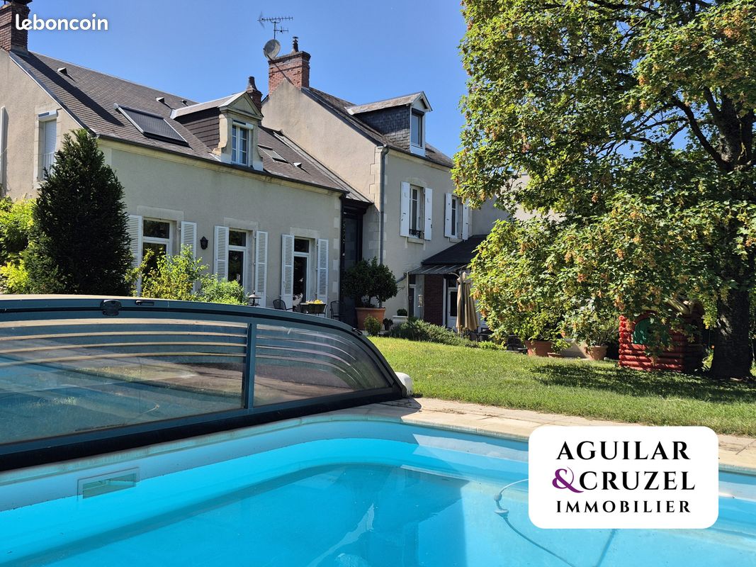 Maison 8 pièces 247 m² · à Bourges · 247 m² · 585 000 €