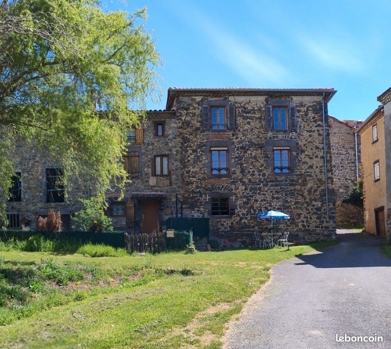 Maison 3 pièces 133 m² · à Saint-Ilpize · 133 m² · 69 500 €