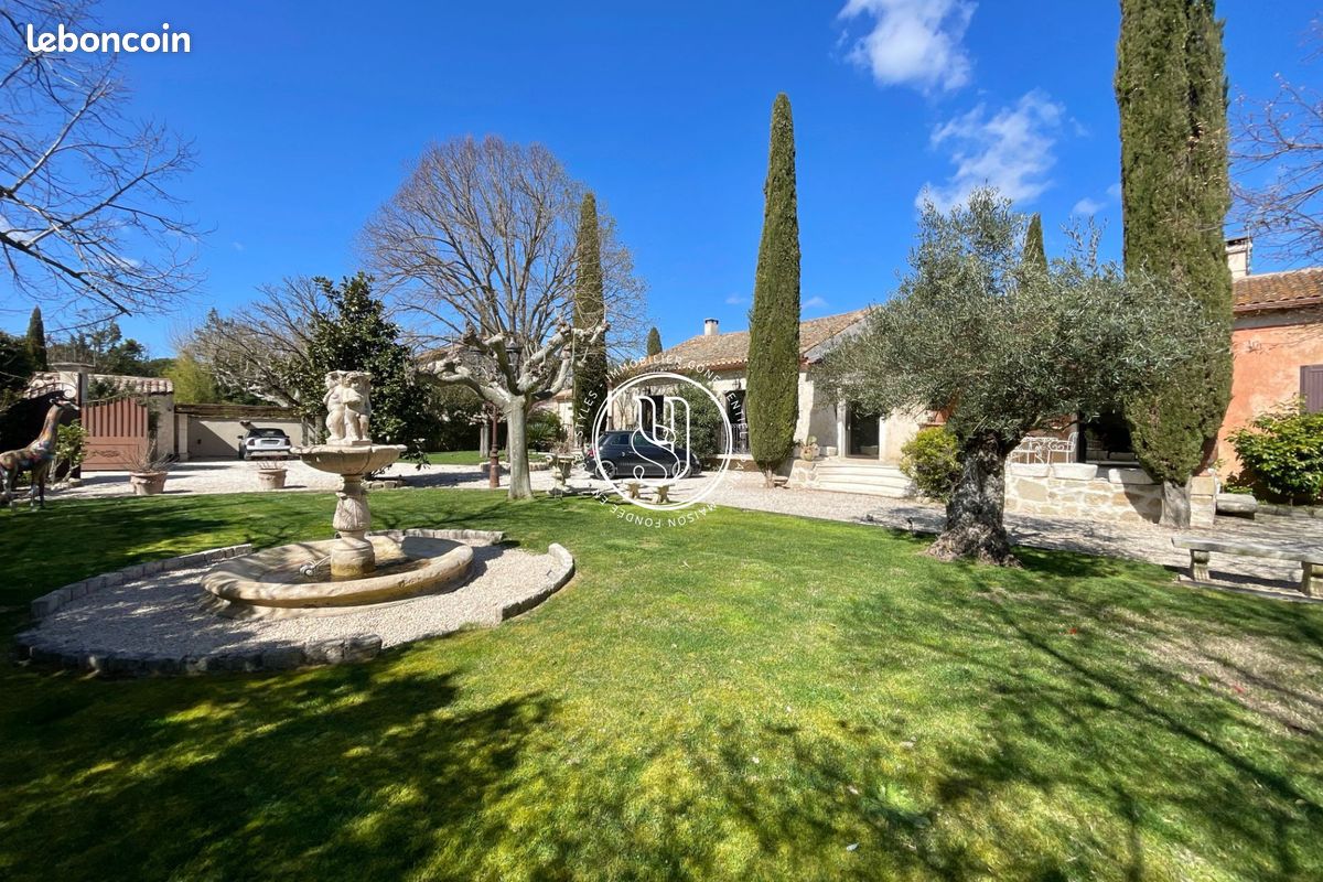 Maison 6 pièces 303 m² · à Eygalières · 303 m² · 1 590 000 €