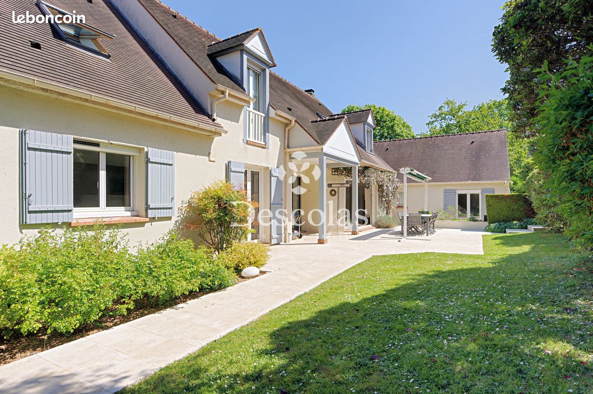 Maison 8 pièces 275 m² · à Saint-Germain-en-Laye · 275 m² · 1 733 460 €