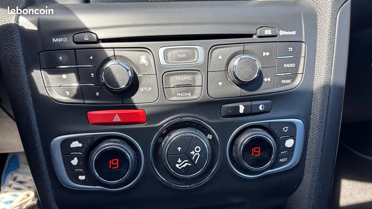 Citroën DS4 e-HDi 115 So Chic ETG6 (image 20)