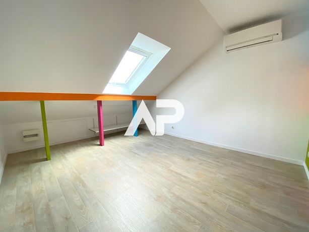 Maison a vendre  - 7 pièce(s) - 196 m2 - Surfyn