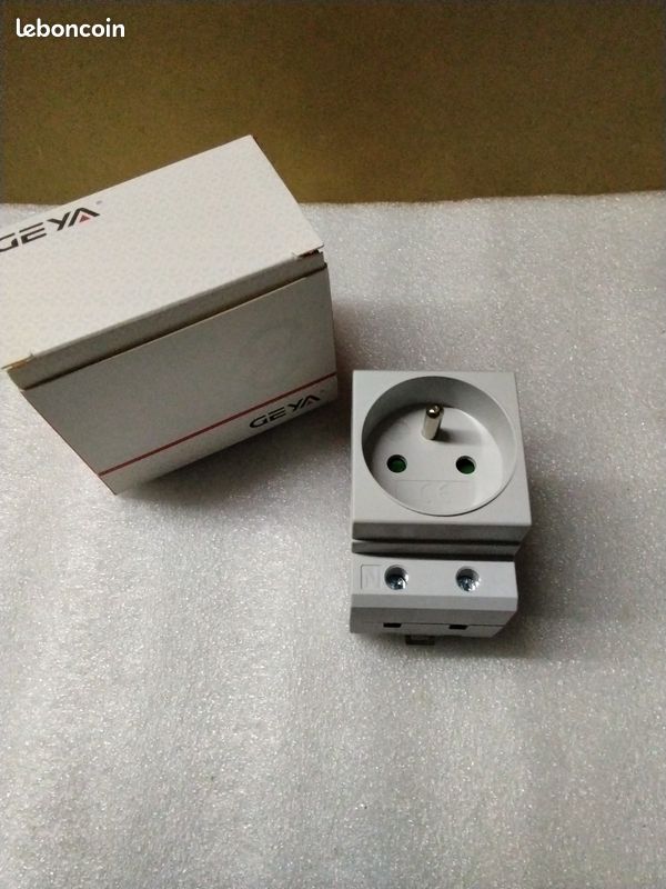 Prise Modulaire Rail DIN Pour Une Alimentation Efficace Et