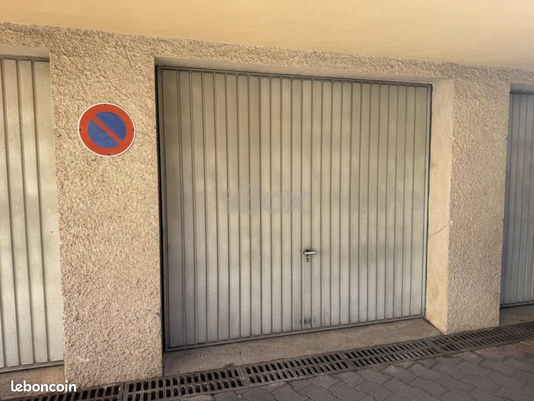 Garage/box Cuers · 115 €/mois