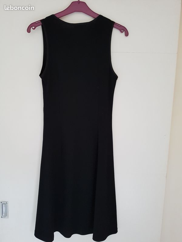 T38 Elégante petite ROBE noire (image 6)
