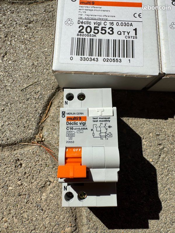 1 DISJONCTEUR DIFFÉRENTIEL merlin gerin 16 A Ampéres 300 mA 2P Type AC EUR 5,50 - FR