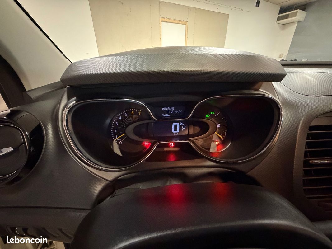 RENAULT CAPTUR TCe 120 Intens EDC (image 29)