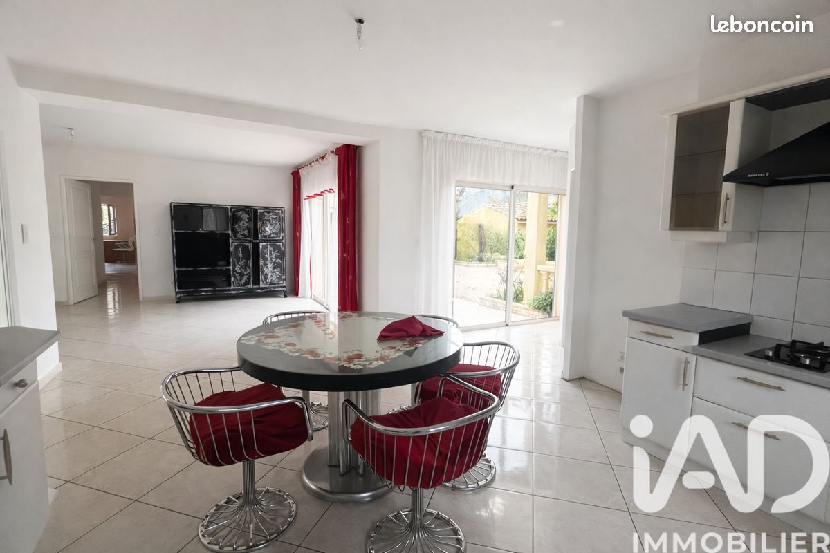 Propriété 11 pièces 254 m² (image 15)