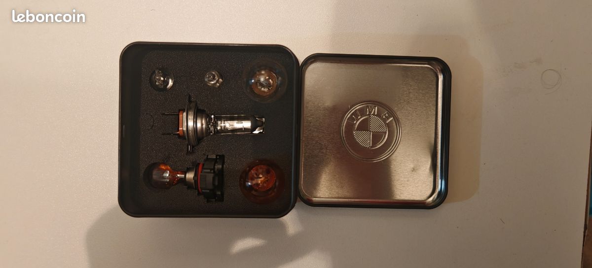 Boîte à Ampoule BMW D'occasion – Pour Phare, état Opérationnel, Marques D'usure Superficielles
