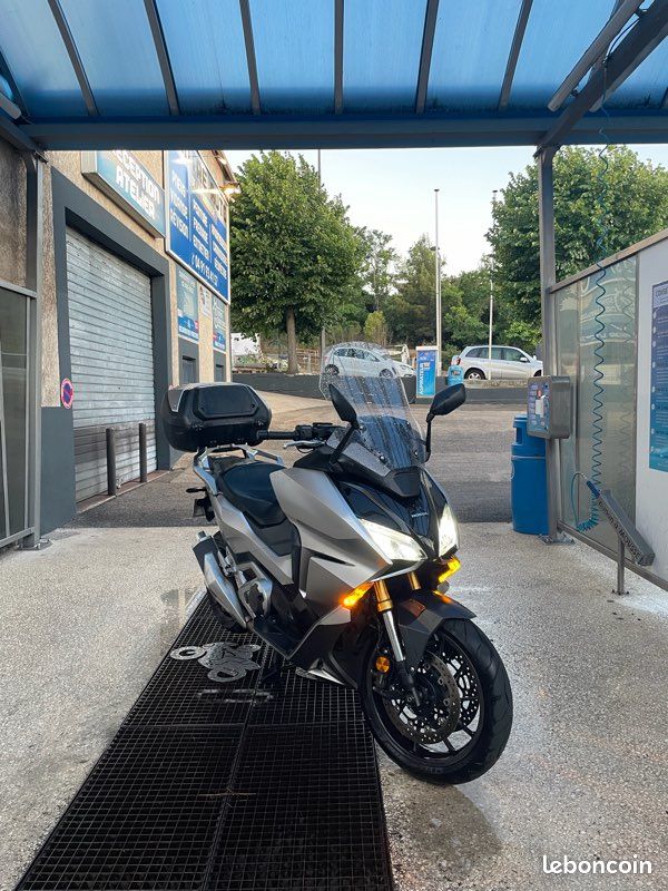 Honda forza 750 (image 1)
