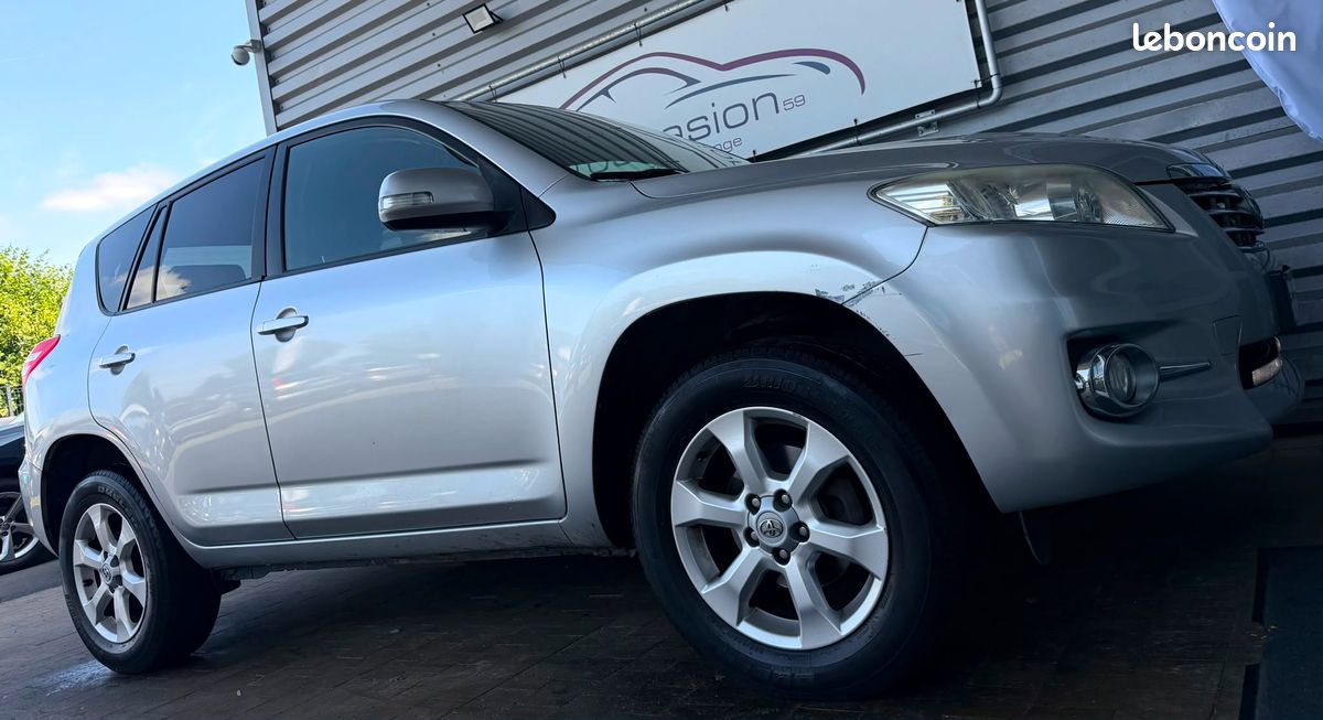 Toyota Rav4 Life 121 000Km 2.2 150 1Er propriétaire / Carnet OK / Radar Ar / Régulateur de vitesse / Clim /… (image 2)