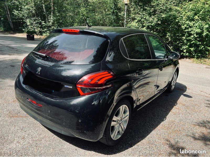 Peugeot 208 - 1.2 PureTech 82ch - 5 Portes - SEULEMENT 46 000 km (image 3)