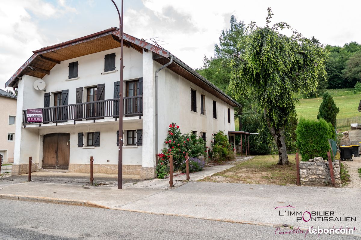 Maison 6 pièces 208 m² · à Les Hôpitaux-Neufs · 208 m² · 395 000 €