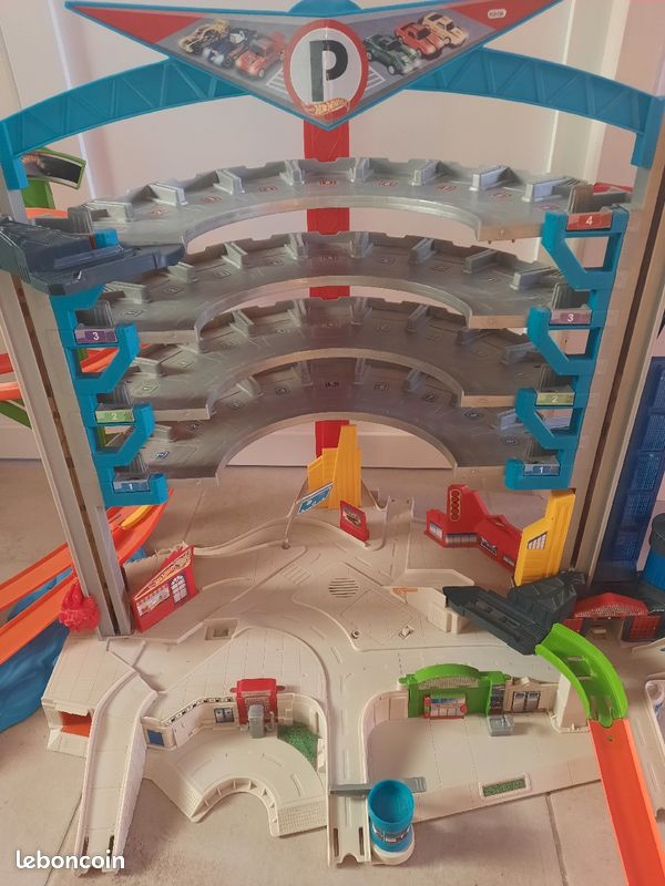 Mega garage Hotweels shark (image 2)