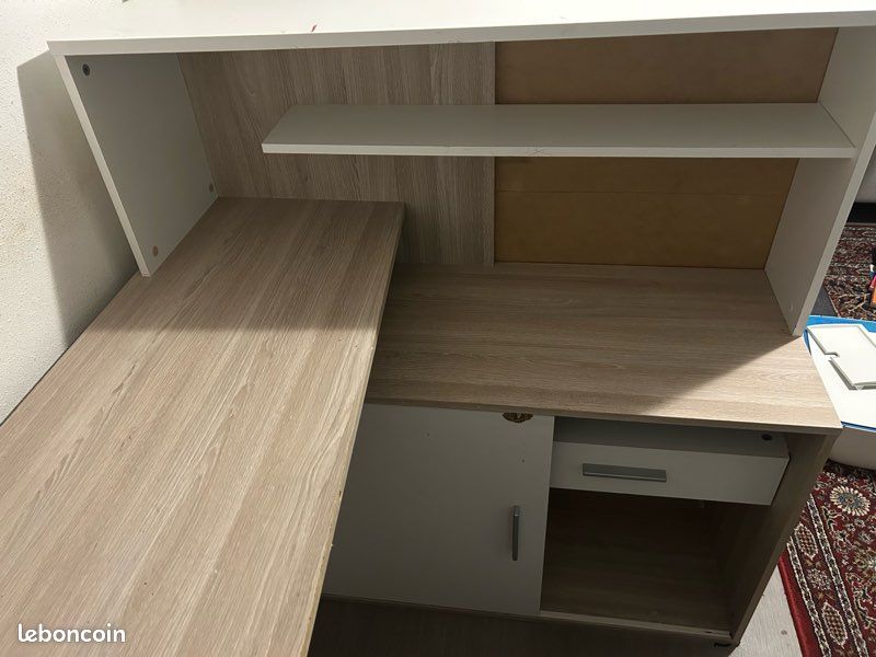 Bureau (image 2)