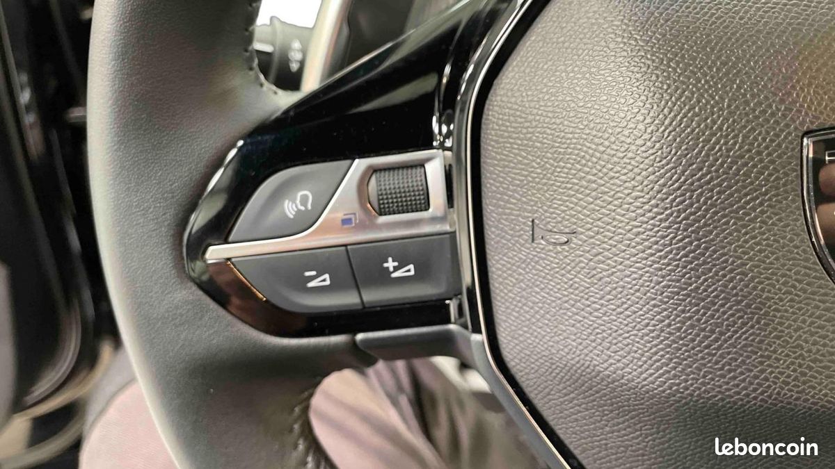 Peugeot 2008 Hybrid 145 e-DCS6 Style (image 19)