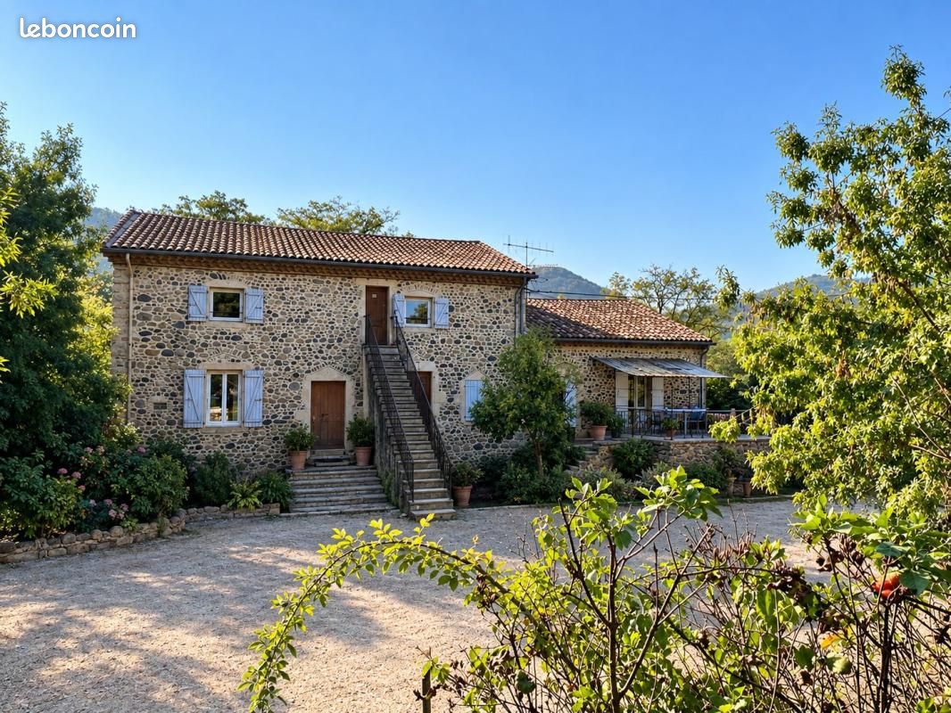 Immeuble 15 pièces 333 m² · à Rompon · 333 m² · 316 000 €