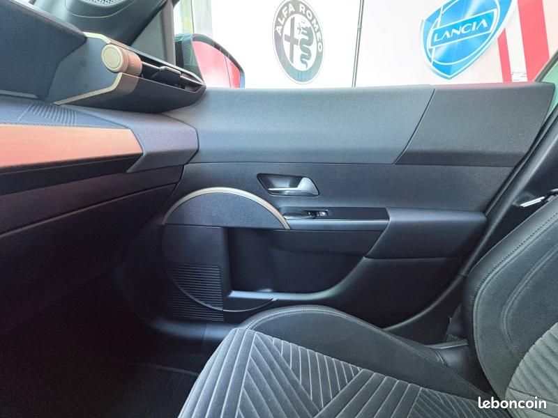 Lancia Ypsilon 1.2 Ibrida 110ch LX eDCT6 (image 17)