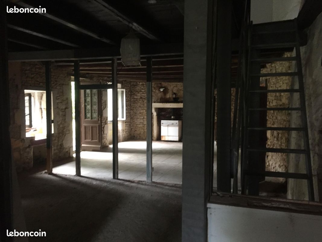 Maison 5 pièces 140 m² · à Charroux · 140 m² · 68 000 €
