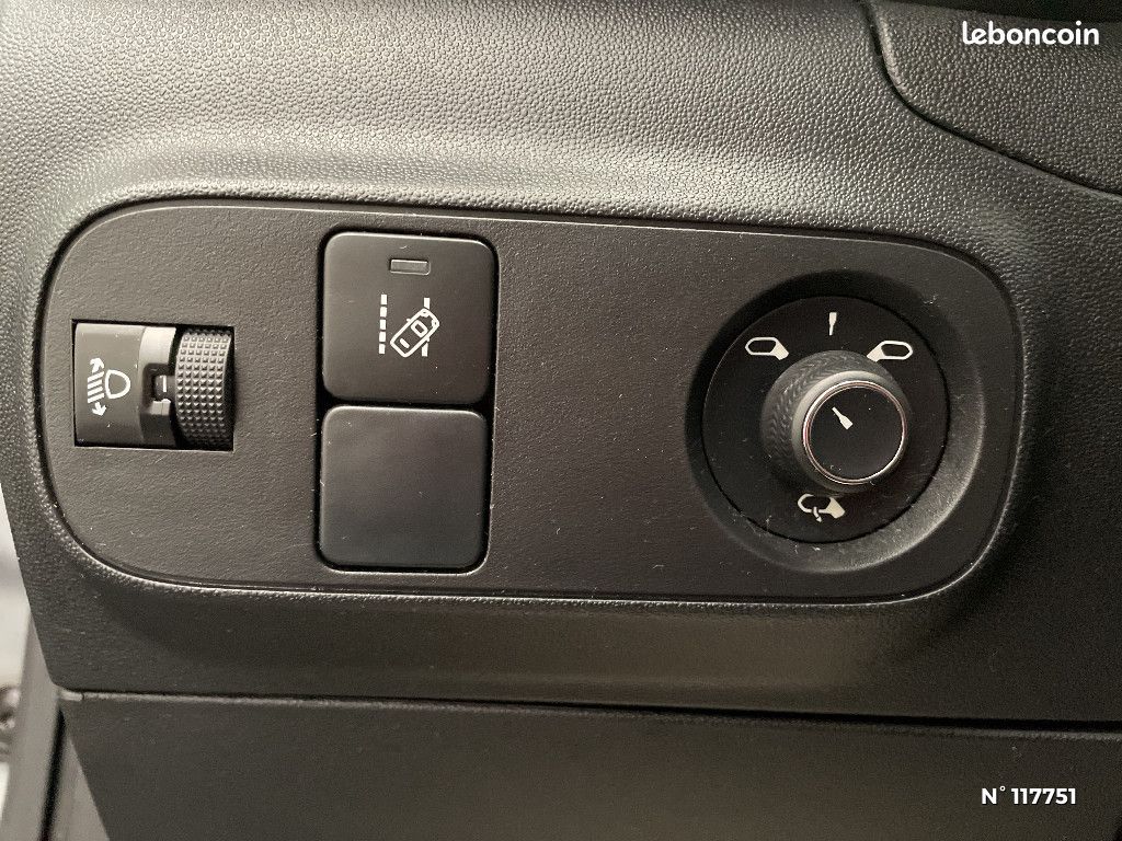 Citroën C3 PURETECH 82 S&S ELLE (image 13)