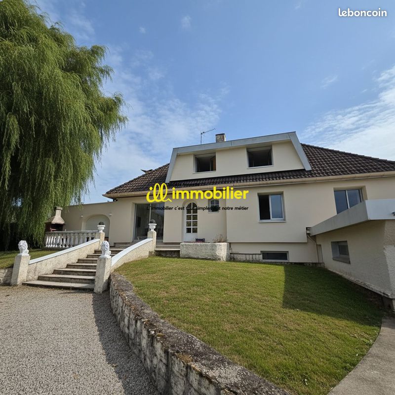 Maison 8 pièces 158 m² · à Harcy · 158 m² · 320 000 €