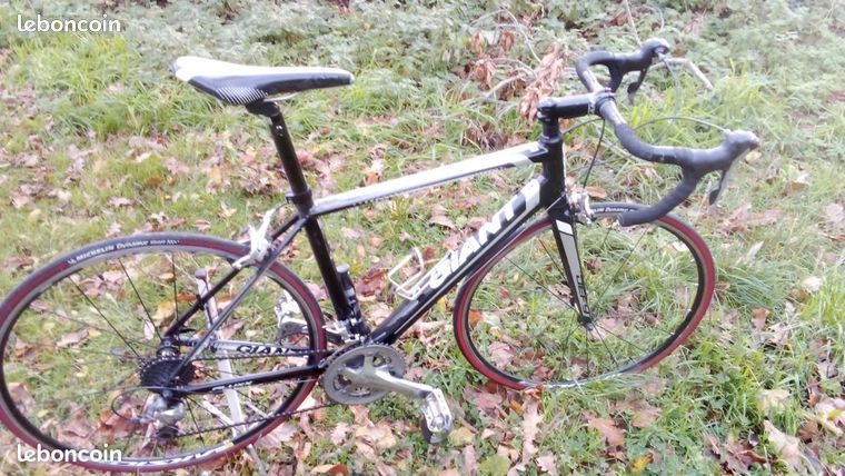 Fourche Rigide Grise Pour Vélo 700c – Freins V-Brake – Pivot 1 1/8 Fileté – Acier (neuf)