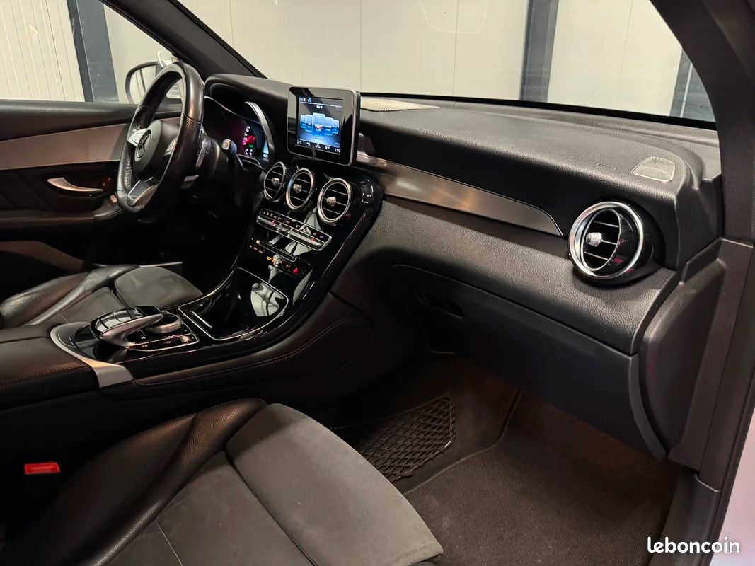 MERCEDES GLC 220 d 9G-Tronic 4Matic Sportline / SUIVI ENTRETIEN / PACK AMG / ATTELAGE / GARANTIE 12 MOIS (image 44)