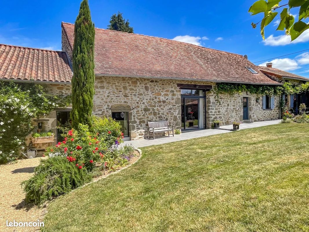Maison 9 pièces 205 m² · à Saint-Saud-Lacoussière · 205 m² · 425 000 €