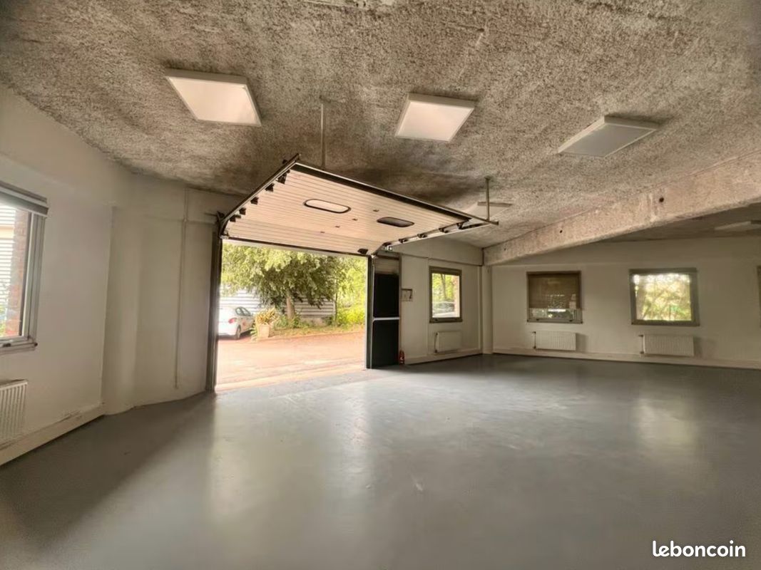 Local 343 m² Nanterre (image 1)