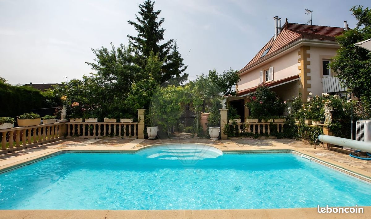 Maison 7 pièces 306 m² · à Hagenbach · 306 m² · 469 000 €