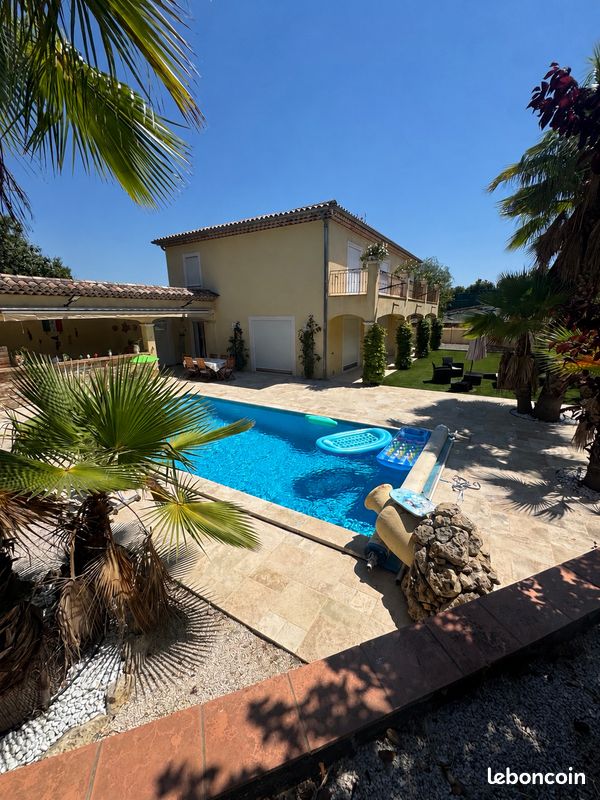 Maison 6 pièces 206 m² · à Roquebrune-sur-Argens · 206 m² · 790 000 €