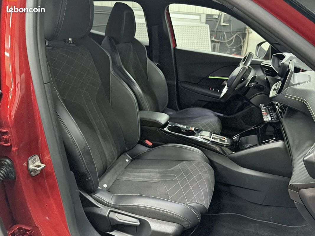PEUGEOT 2008 BlueHDi 130 S&S EAT8 GT Pack (image 18)