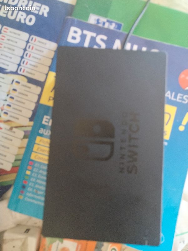 Nintendo Switch OLED comme neuve (image 4)