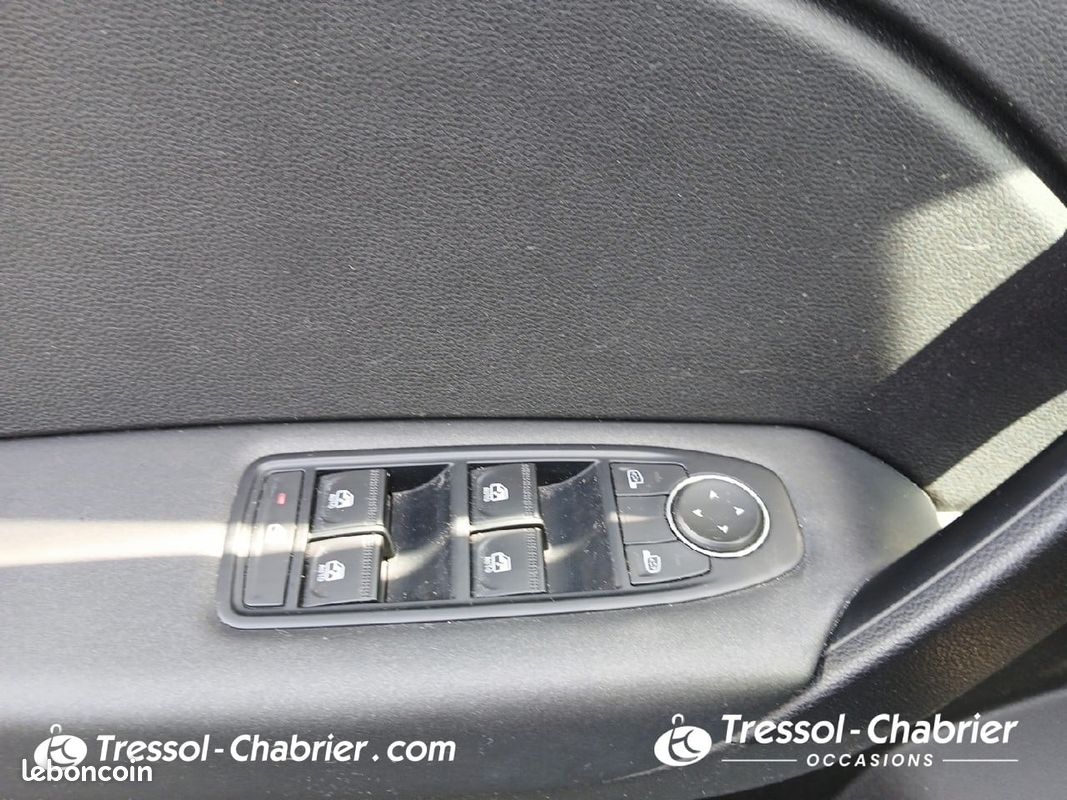 RENAULT Captur E-Tech hybride 145 Equilibre (image 24)