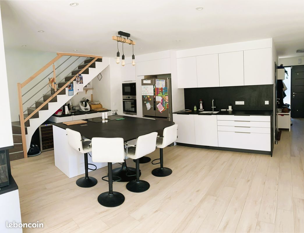 Maison 8 pièces 205 m² · à Divonne-les-Bains · 205 m² · 1 490 000 €